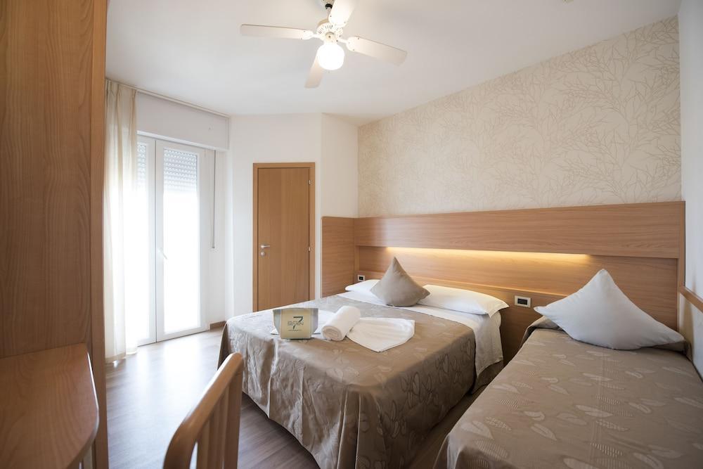 Hotel Seven Rimini Zewnętrze zdjęcie