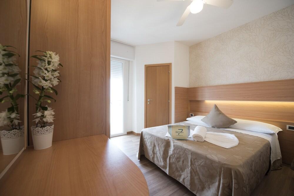 Hotel Seven Rimini Zewnętrze zdjęcie