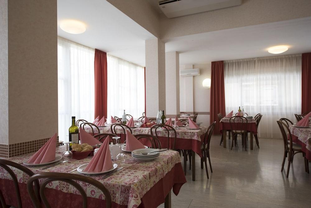 Hotel Seven Rimini Zewnętrze zdjęcie