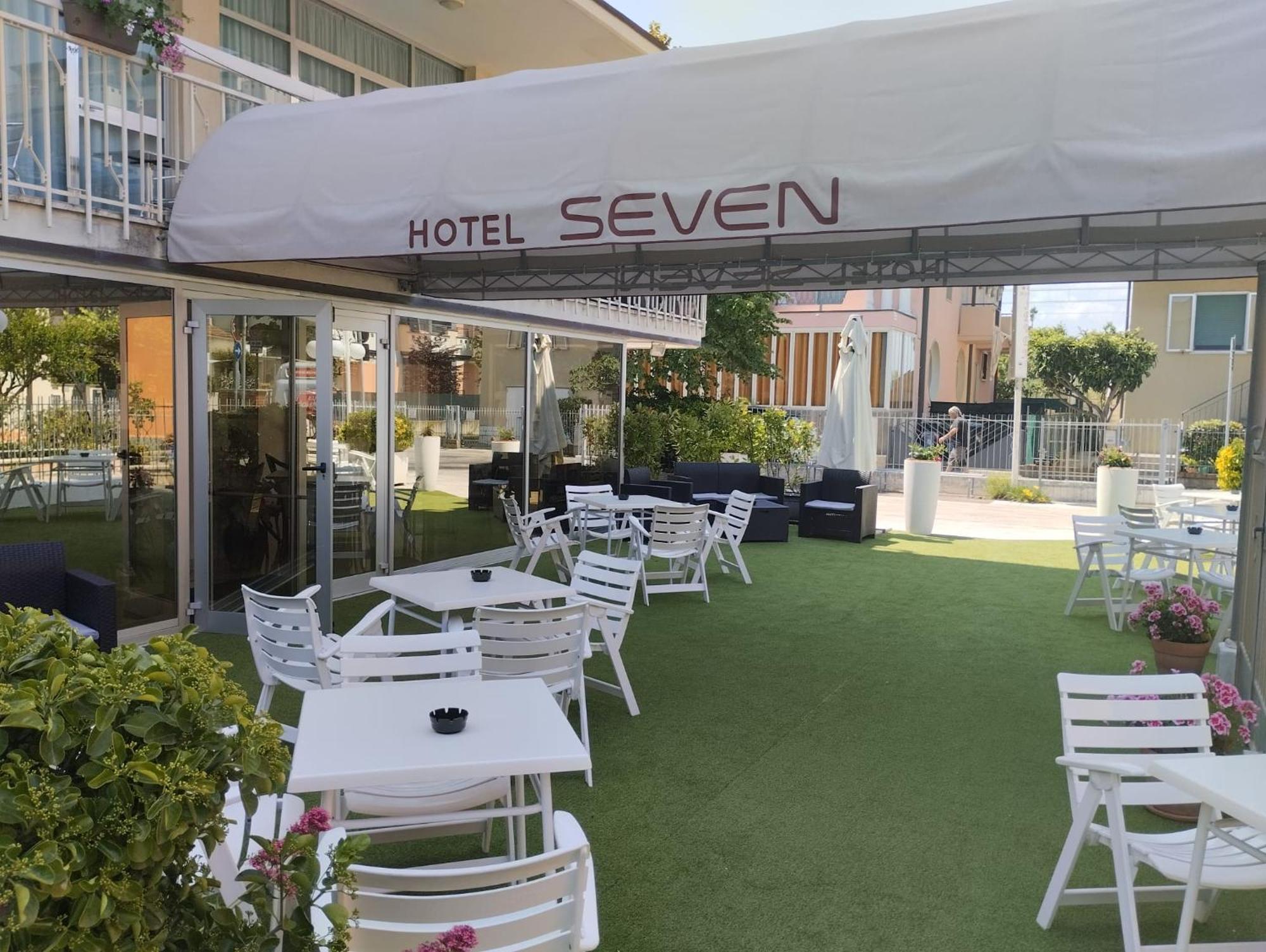 Hotel Seven Rimini Zewnętrze zdjęcie