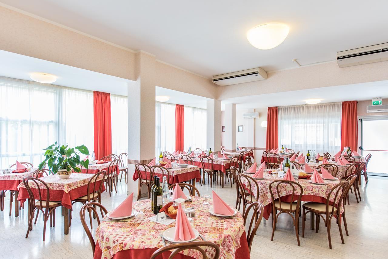 Hotel Seven Rimini Zewnętrze zdjęcie