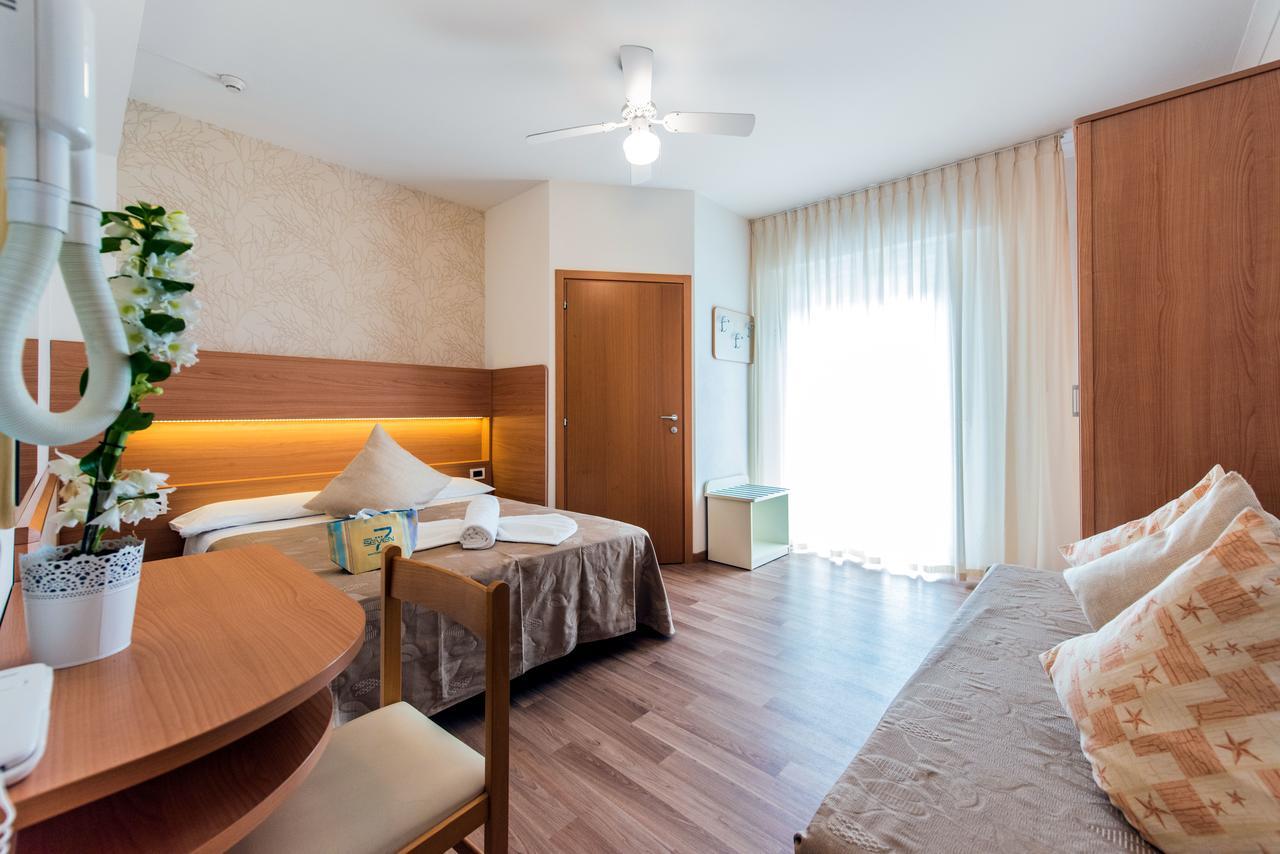 Hotel Seven Rimini Zewnętrze zdjęcie