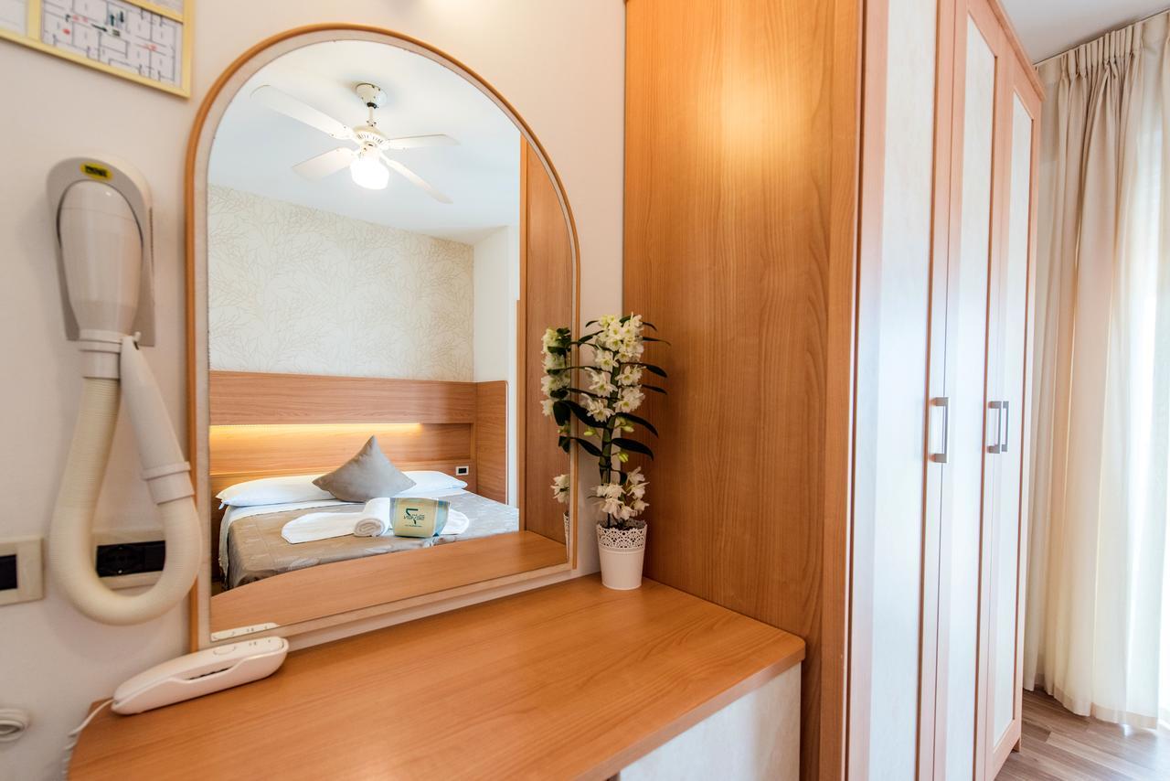 Hotel Seven Rimini Zewnętrze zdjęcie