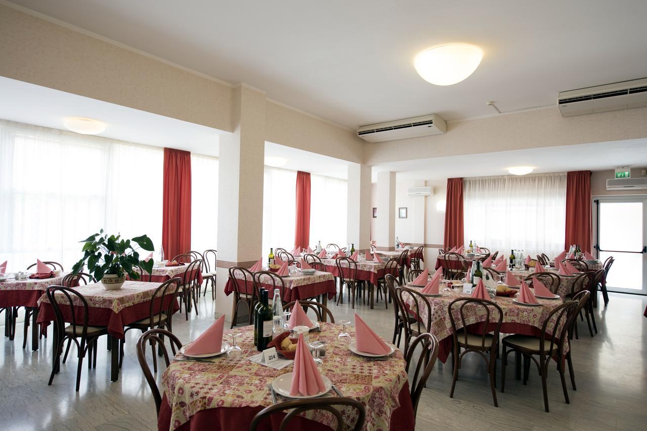 Hotel Seven Rimini Zewnętrze zdjęcie